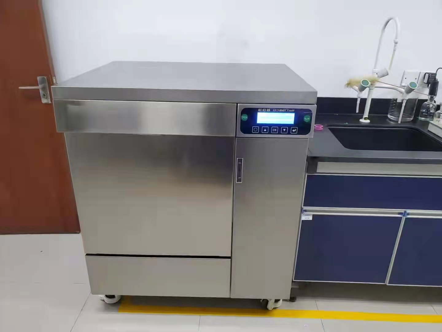 選擇玻璃器皿自動清洗洗瓶機(jī)理由